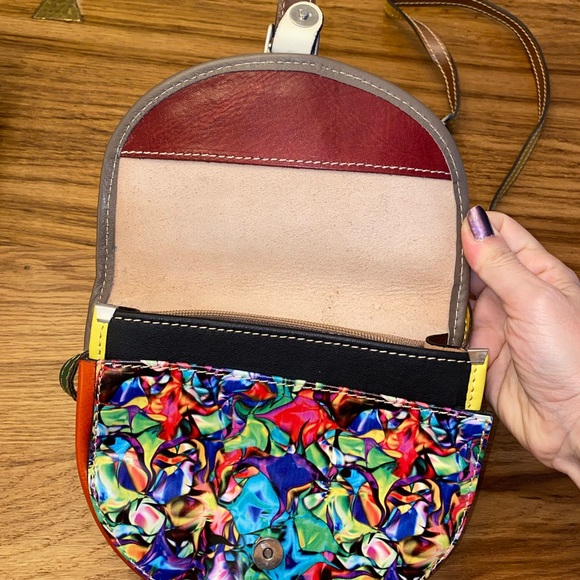 a mini purse - Picture 6 of 8